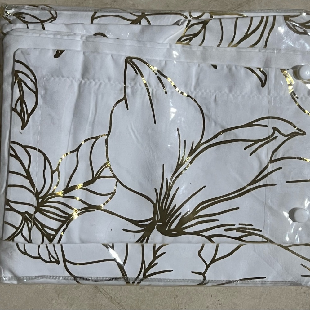 Twin Duvet cover with beautiful lotus flowers outlined in gold. Brand New! - Picture 2 of 2